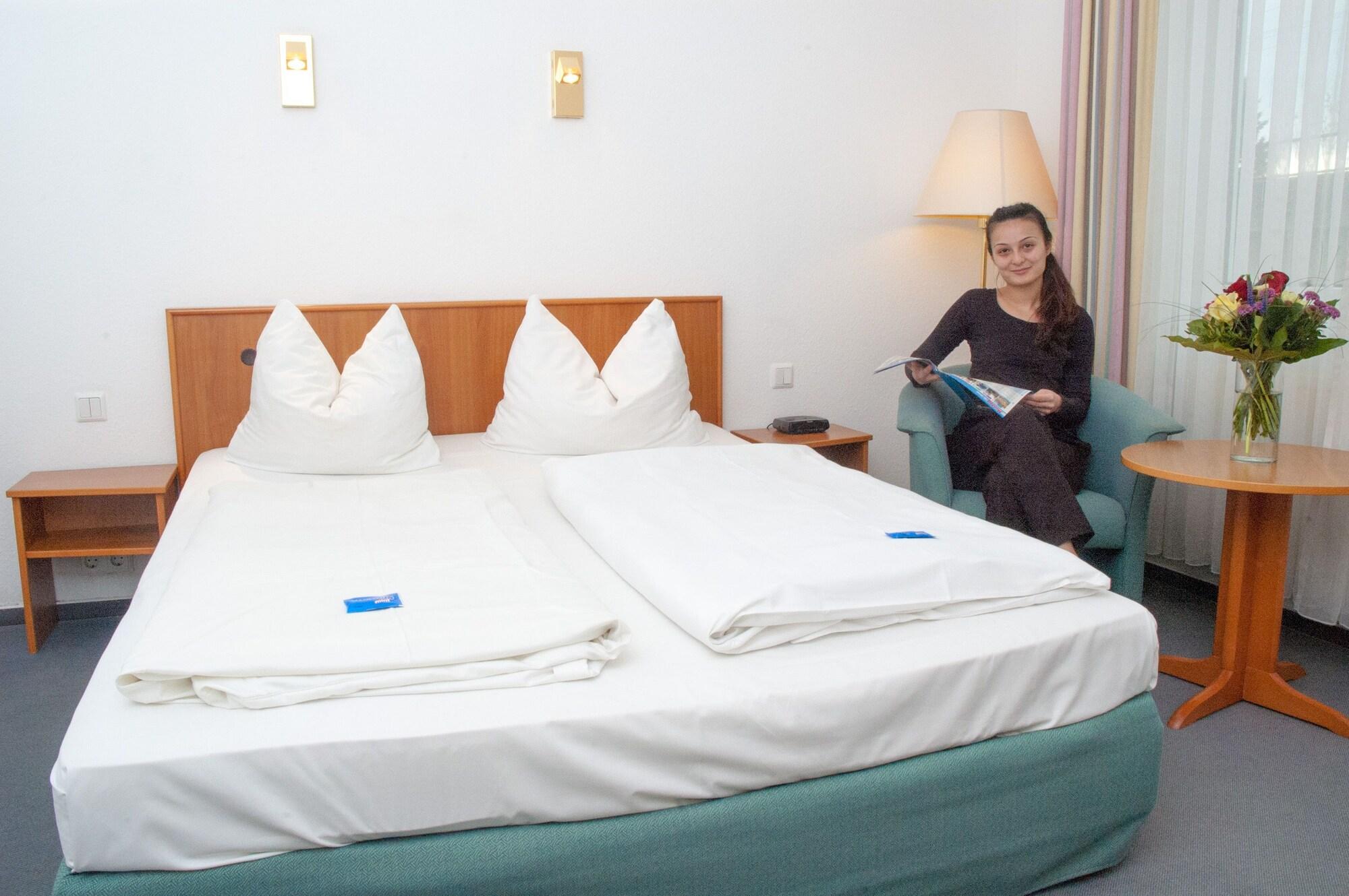 Kempe Komfort Plus Hotel Solingen Esterno foto